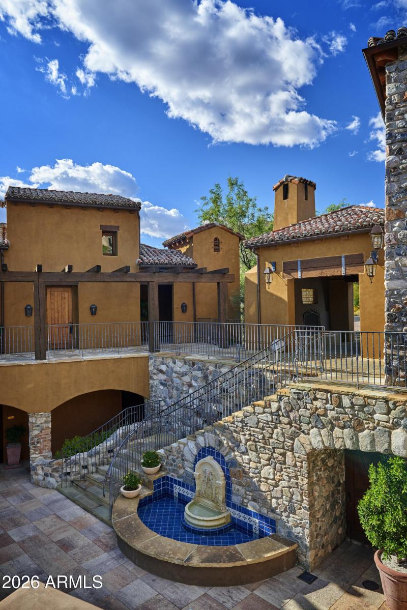 Chiricahua Courtyard