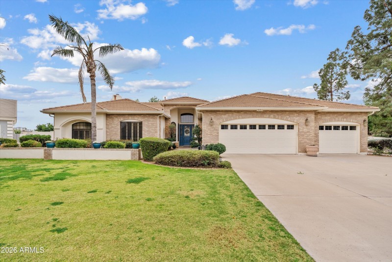 Gorgeous Curb Appeal!