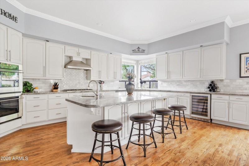 Eat In Kitchen and Breakfast Bar