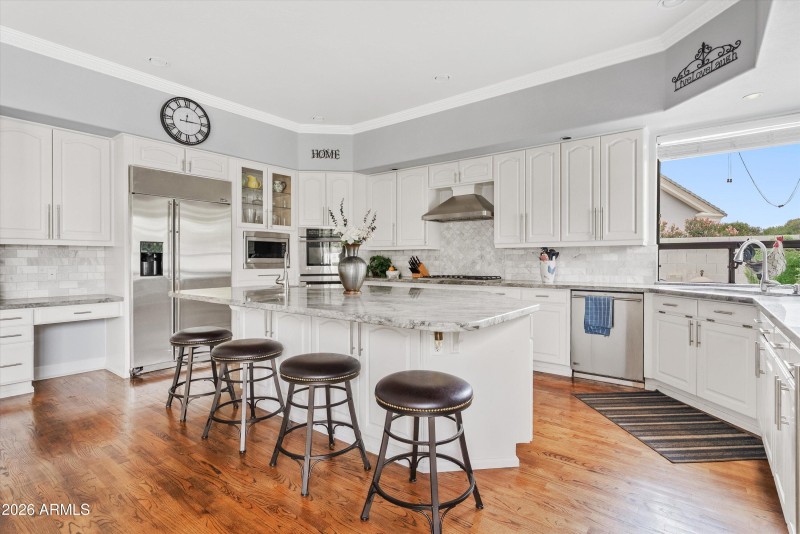 Huge Kitchen-Perfect for Entertaining!