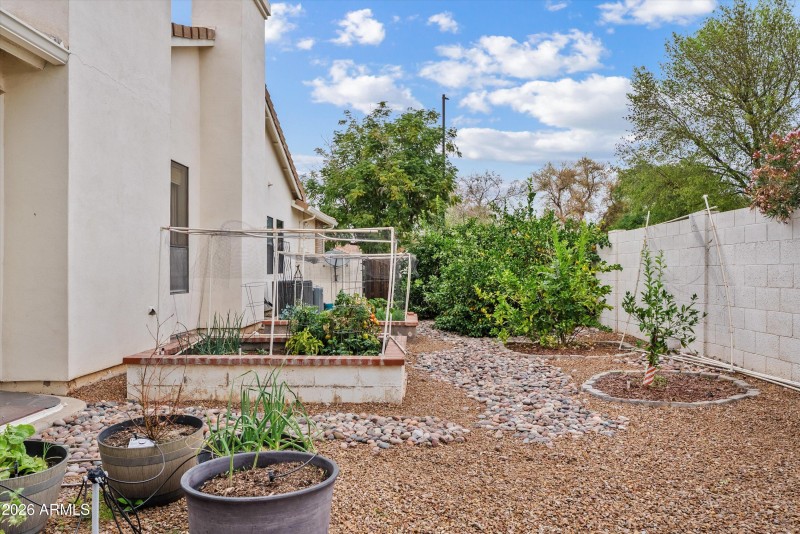 Built In Garden Beds!