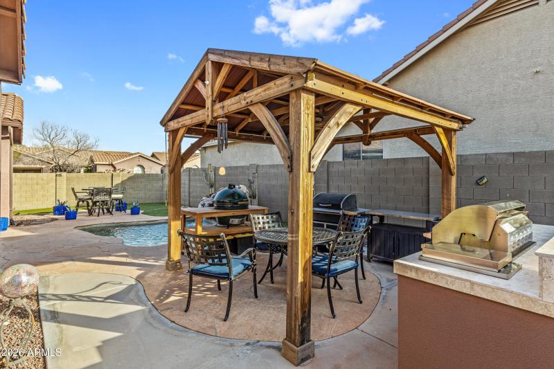 Pergola/Outdoor Kitchen