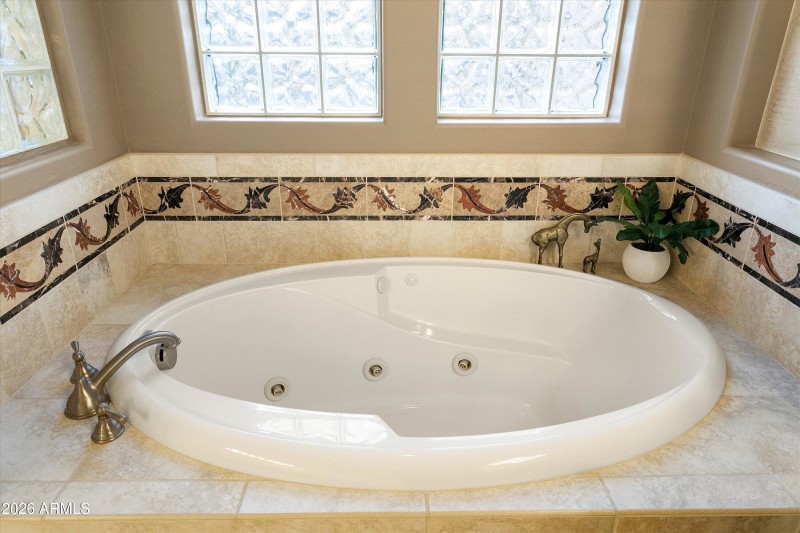 WHIRLPOOL BATHTUB