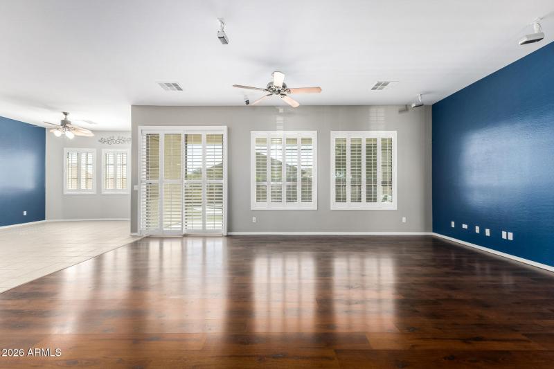 Great Room Poinsettia