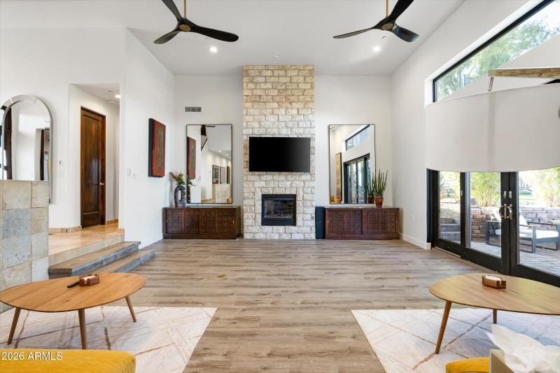 007_Living Room Fireplace