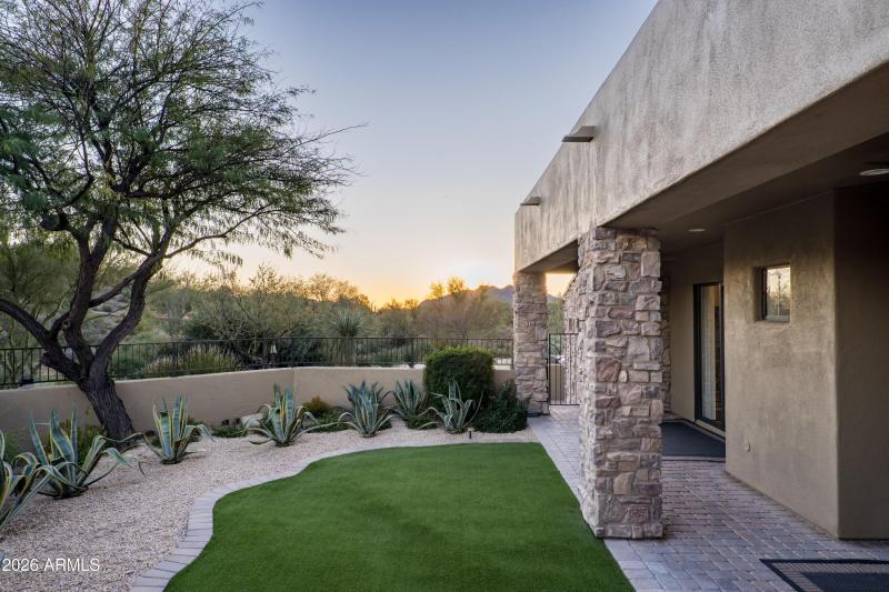 032_Guest Suites Lawn