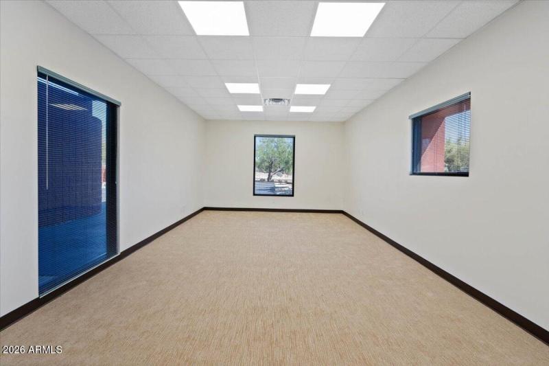 05-Office_MAIN FLOOR 102