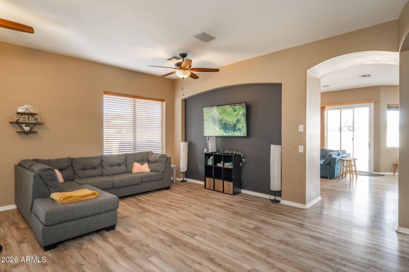 24-web-or-mls-7750-e-welsh-mountain-dr