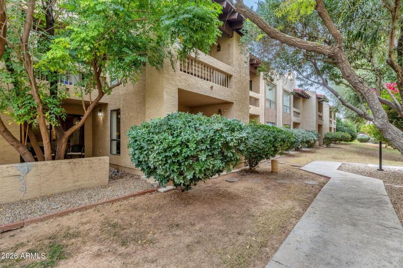 31-web-or-mls-8651-e-royal-palm-rd-127