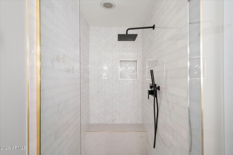 Walk In Shower w Subway Tile & Rain Head