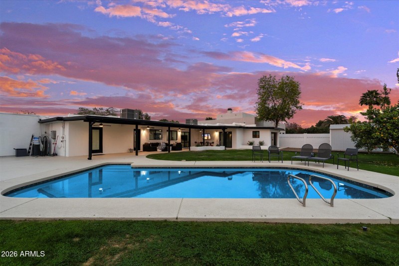 Resort Style Pool & Covered Patio