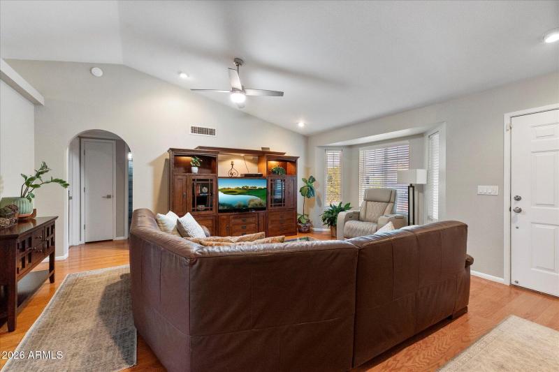 Open Living Area w Hardwood Floors
