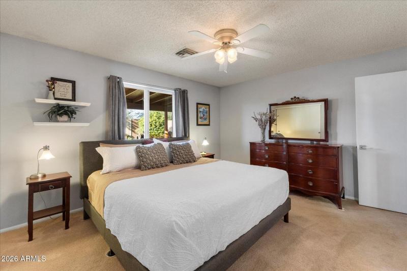 Primary Bedroom w Garden View Window
