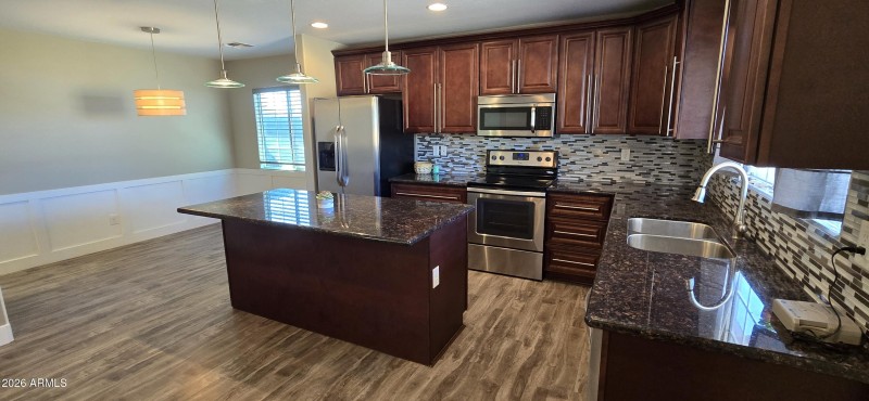 06 Kitchen & Dining Area