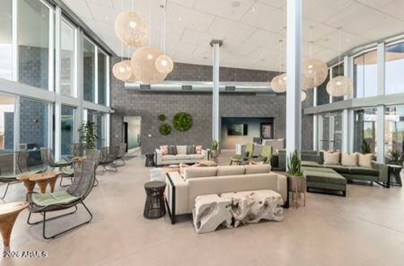 yP6s_mysticclubhouse_msp3372_1