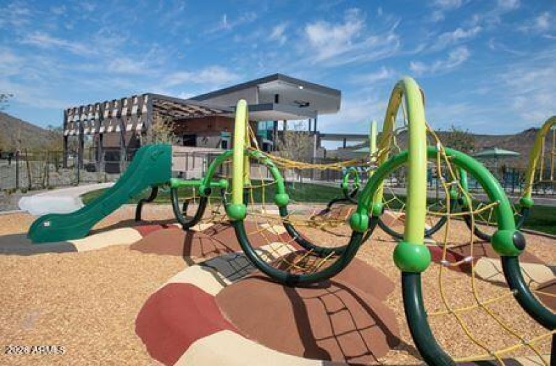 bB7P_mysticclubhouse_msp4148_1