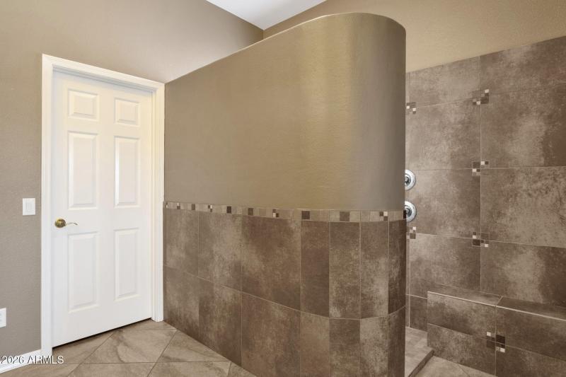 28-web-or-mls-4436-e-strawberry-dr