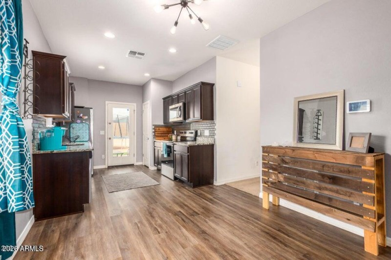 20210918152816812161000000-o