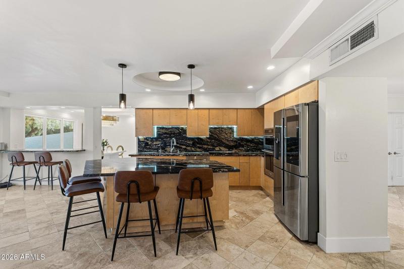 027_8935_n_82nd-23_225