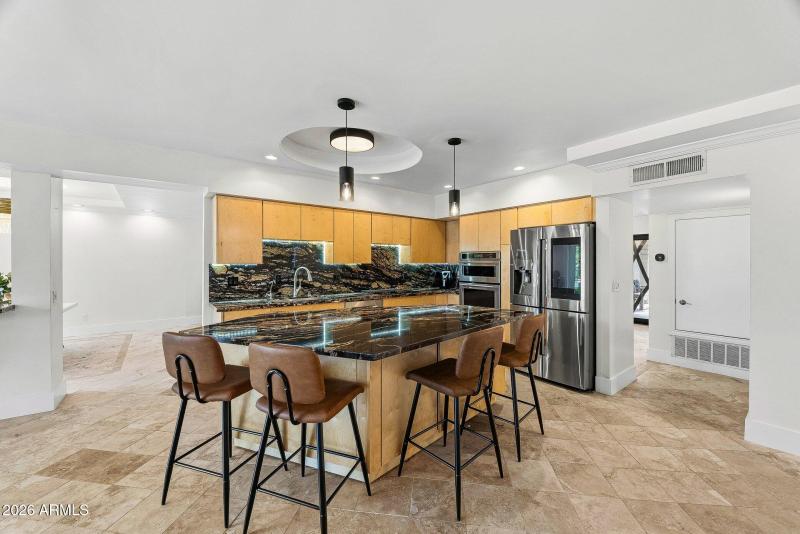 028_8935_n_82nd-24_653