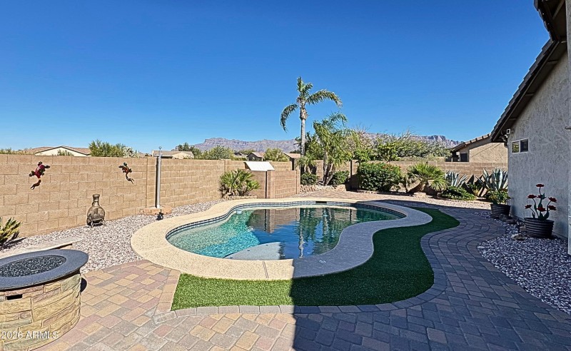 10442 E Dutchmans Trail