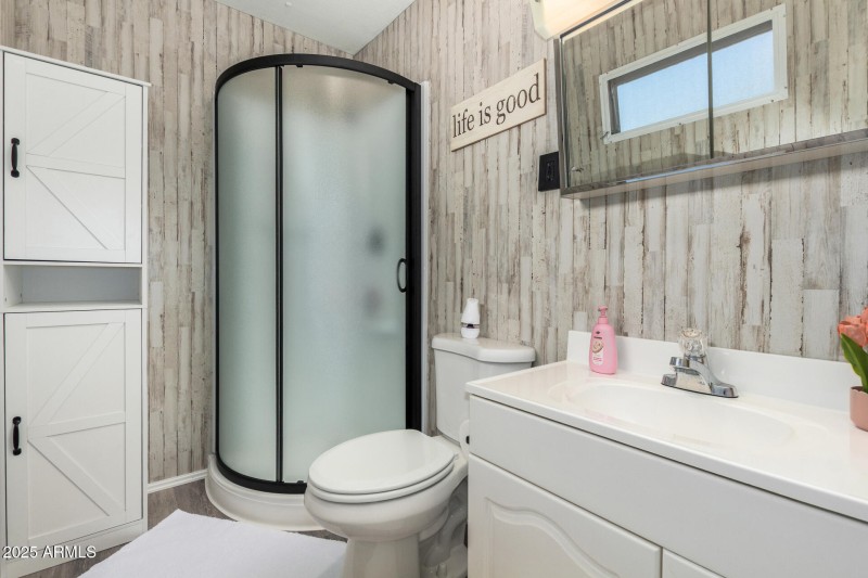 Main Ensuite Bathroom