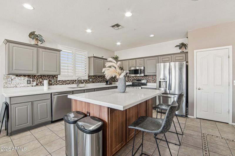 13-web-or-mls-W Tonto St-S1102-011