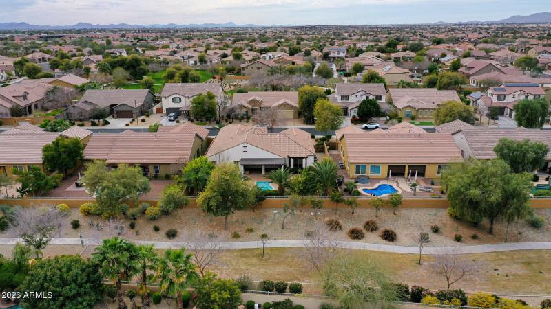 No Neighbors Directly Behind