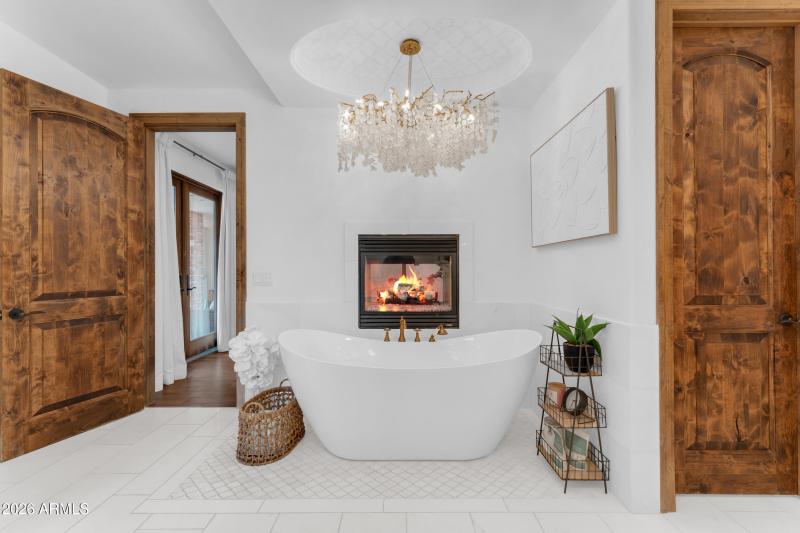 Master bath w/fireplace