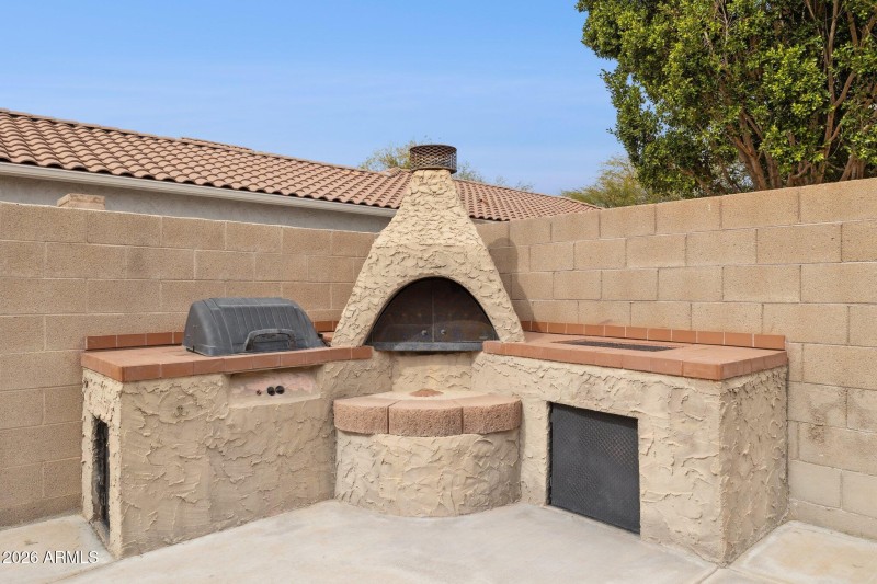 Built in Barbecue and Oven