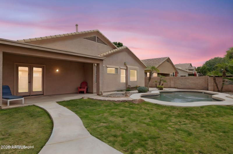 51-wBack Yardb-or-mls-944-s-porter-st