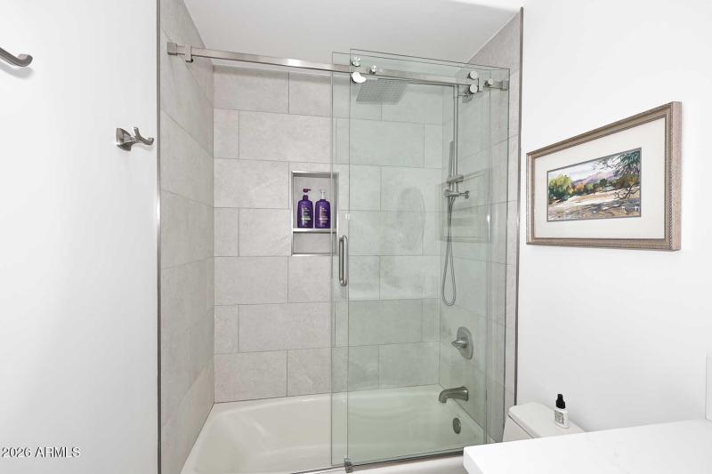 4th Bedroom-Ensuite Tub