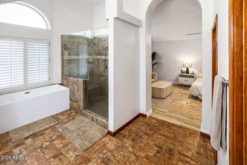 Primary Bath- declutterd