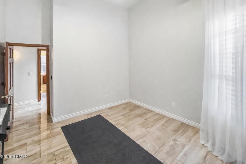 Bedroom 4 declutterd 2