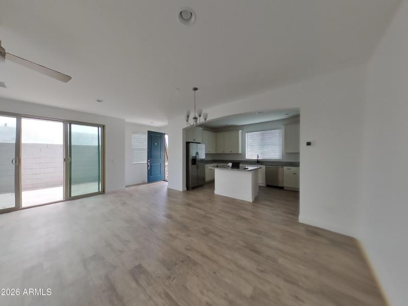 2_pc_9EAEGAYdaW_bFJKPaMvMf_layout_1