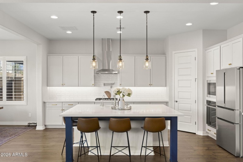 Large Entertainer's Island