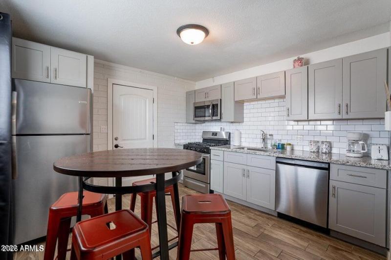 20220922194436376577000000-o