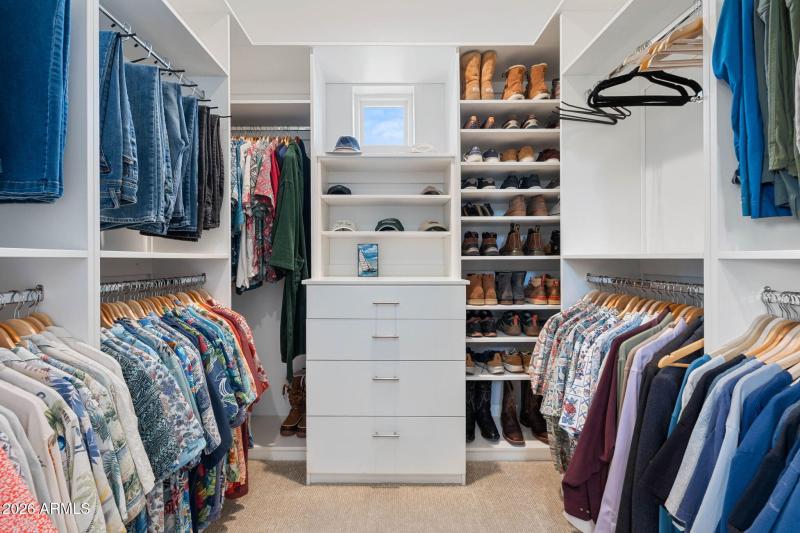 32-Primary Closet (1)