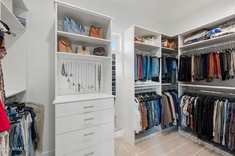 33-Primary Closet (2)