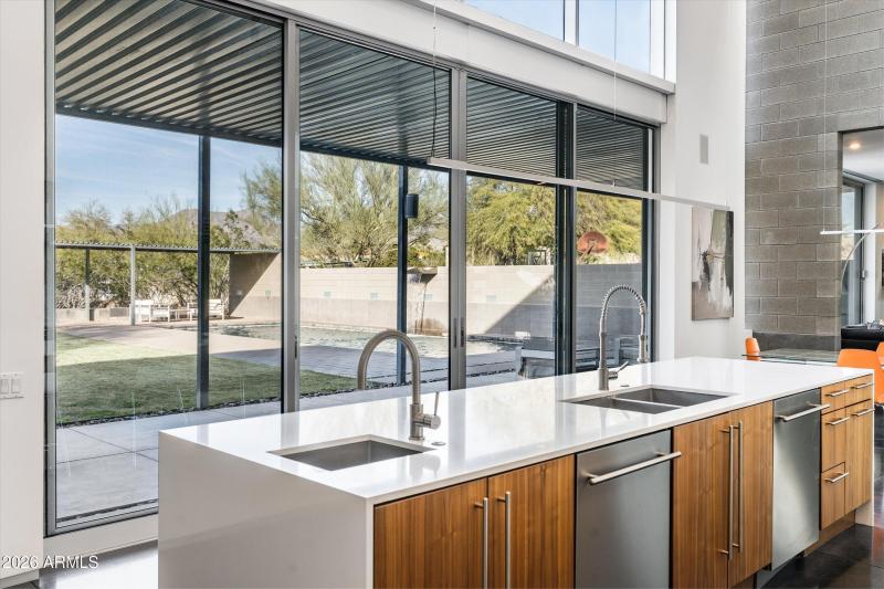 022-10010 E Jenan Dr (22 of 116)