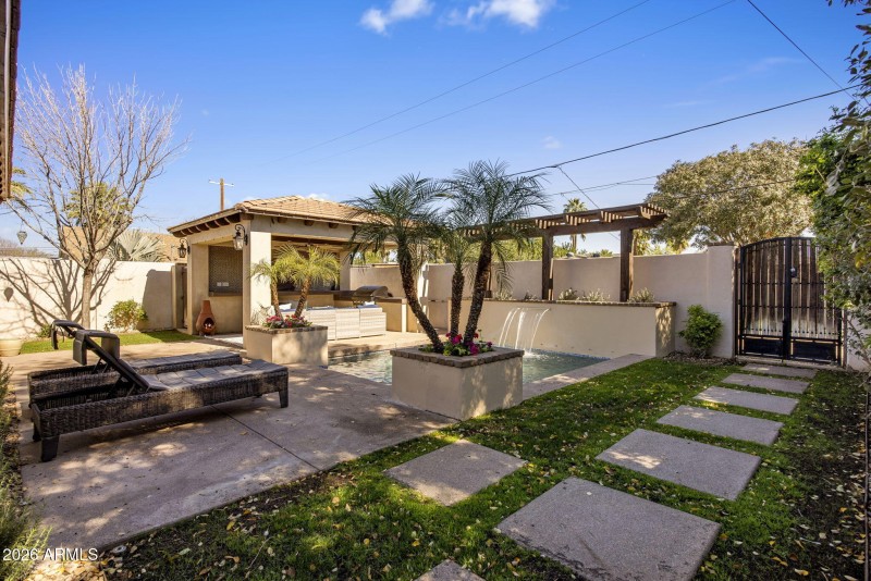 27-web-or-mls-D46A10034