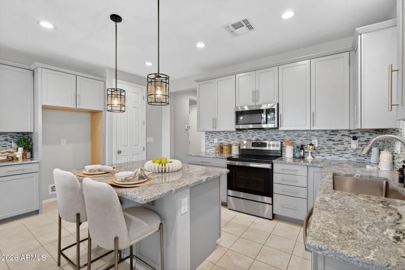 10-web-or-mls-07W Haley Dr