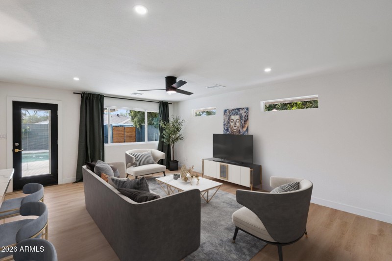 17-web-or-mls-735-e-manhatton-dr_finalCC