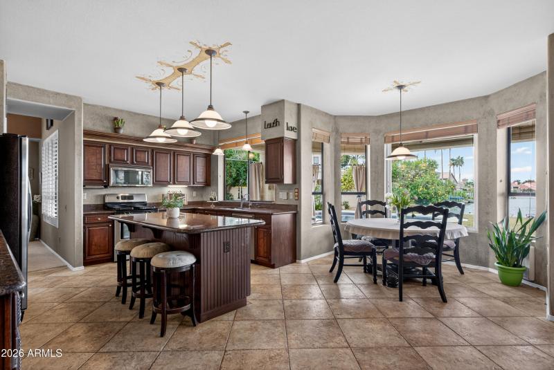 Kitchen & Breakfast Room