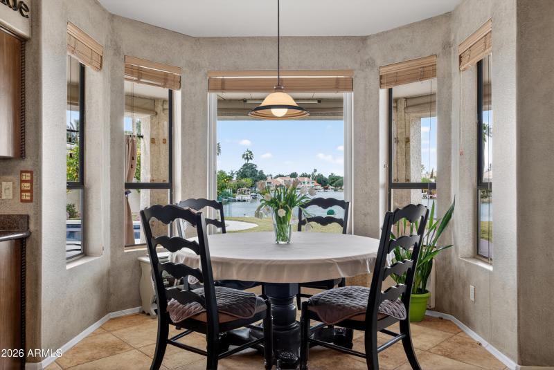 Breakfast Room to Lake