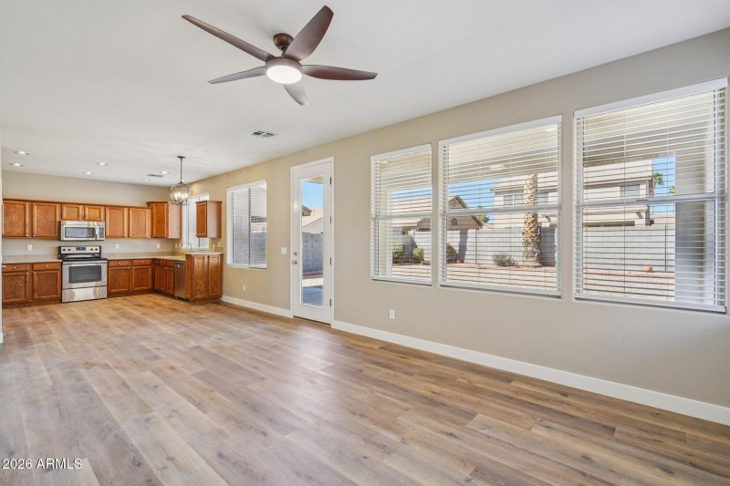 13-web-or-mls-W Thompson Way-S2002-013