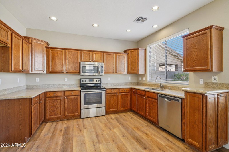 17-web-or-mls-W Thompson Way-S2002-017