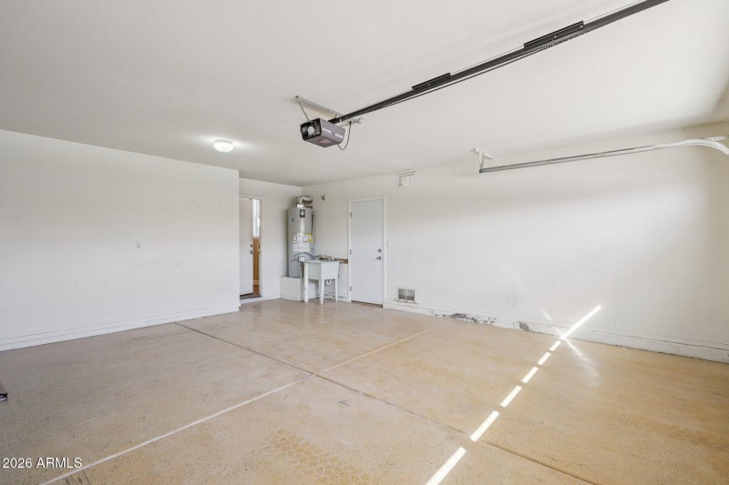 39-web-or-mls-W Thompson Way-S2002-039