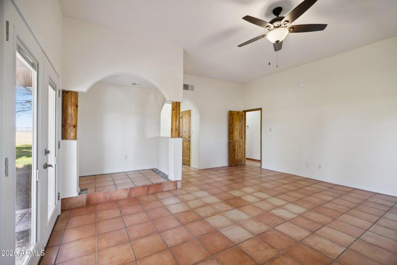 23-web-or-mls-7496-s-linda-lou-rd