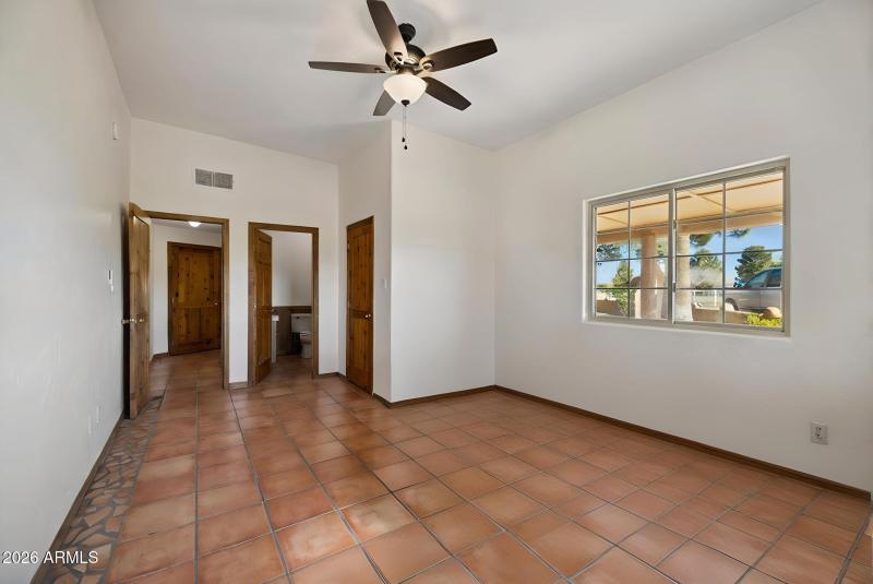 36-web-or-mls-7496-s-linda-lou-rd